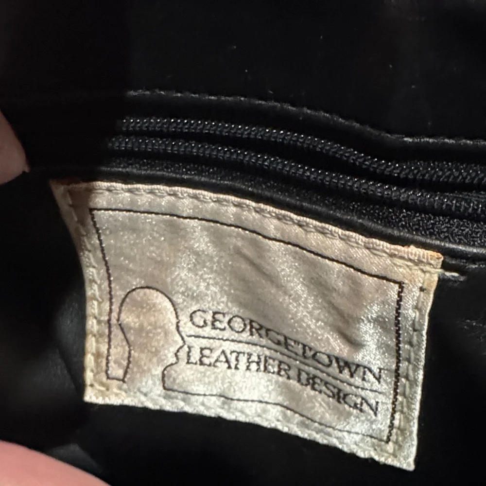 Elegant Navy Leather Bally-Style Shoulder Bag Georgetown Leather Design - Picture 2 of 12